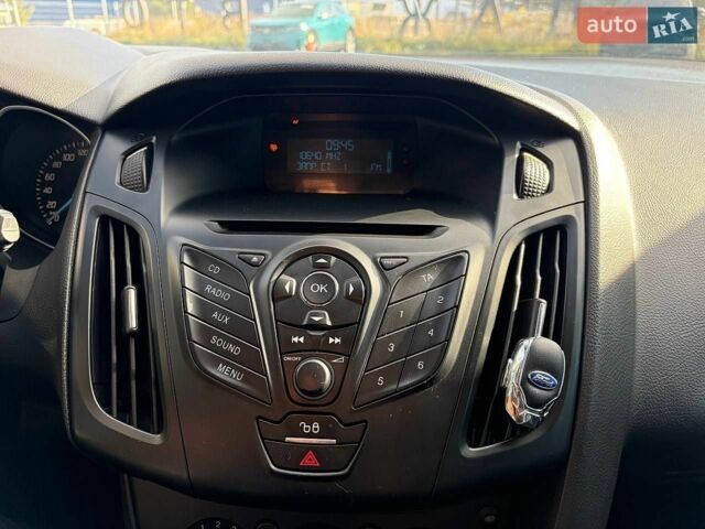 Синій Форд Фокус, об'ємом двигуна 1.6 л та пробігом 258 тис. км за 6100 $, фото 16 на Automoto.ua