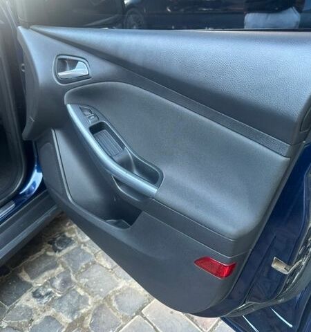 Синий Форд Фокус, объемом двигателя 2 л и пробегом 210 тыс. км за 6950 $, фото 5 на Automoto.ua