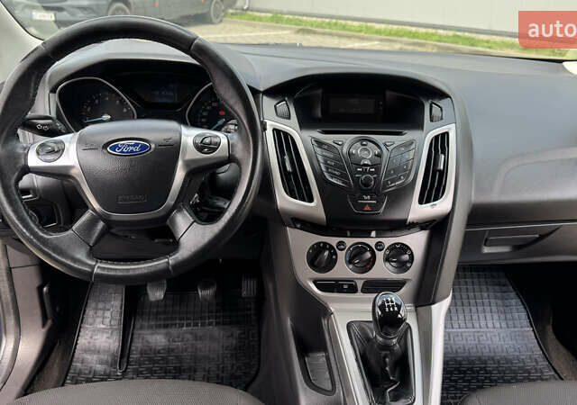 Синій Форд Фокус, об'ємом двигуна 1.6 л та пробігом 236 тис. км за 6450 $, фото 53 на Automoto.ua