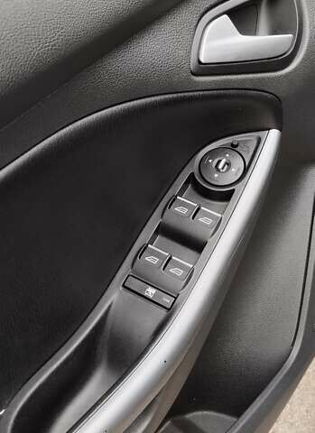 Синий Форд Фокус, объемом двигателя 1.6 л и пробегом 252 тыс. км за 8800 $, фото 12 на Automoto.ua