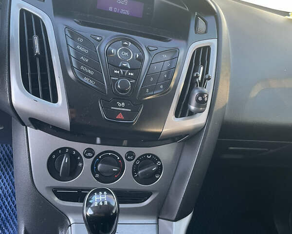 Синий Форд Фокус, объемом двигателя 1.6 л и пробегом 305 тыс. км за 7000 $, фото 14 на Automoto.ua