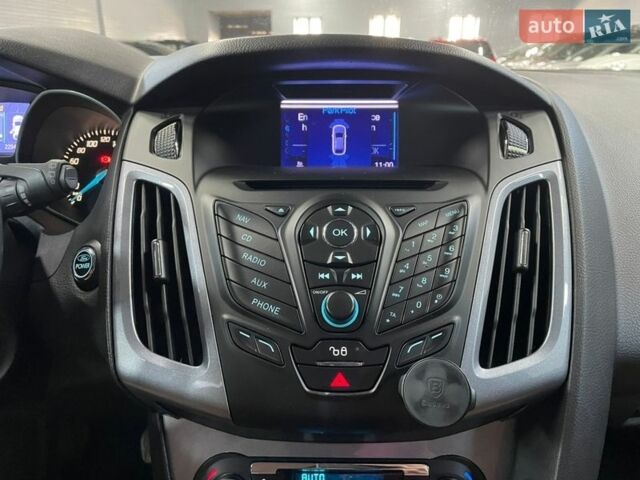 Синій Форд Фокус, об'ємом двигуна 1.6 л та пробігом 229 тис. км за 8900 $, фото 35 на Automoto.ua