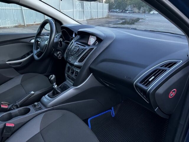 Синій Форд Фокус, об'ємом двигуна 1.6 л та пробігом 329 тис. км за 6900 $, фото 11 на Automoto.ua