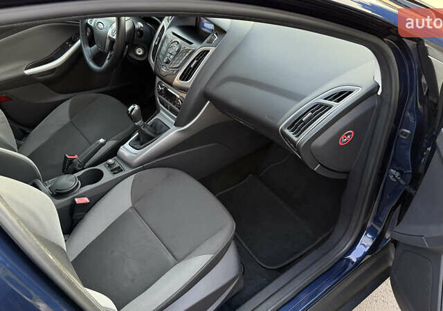 Синий Форд Фокус, объемом двигателя 1.6 л и пробегом 217 тыс. км за 7050 $, фото 12 на Automoto.ua