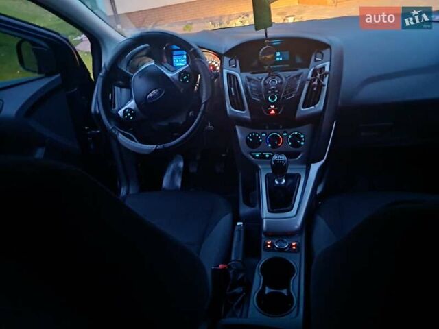 Синій Форд Фокус, об'ємом двигуна 1.6 л та пробігом 295 тис. км за 7800 $, фото 28 на Automoto.ua