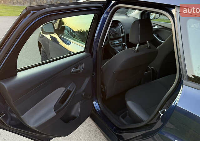 Синий Форд Фокус, объемом двигателя 1.6 л и пробегом 217 тыс. км за 7050 $, фото 15 на Automoto.ua