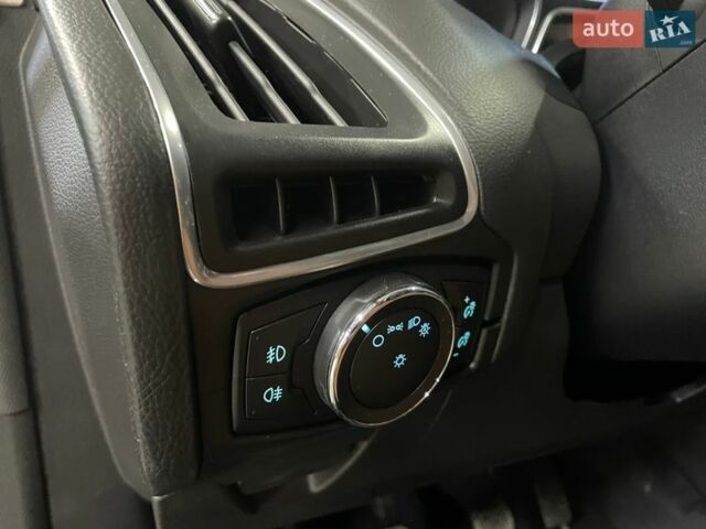 Синій Форд Фокус, об'ємом двигуна 1.6 л та пробігом 229 тис. км за 8900 $, фото 23 на Automoto.ua