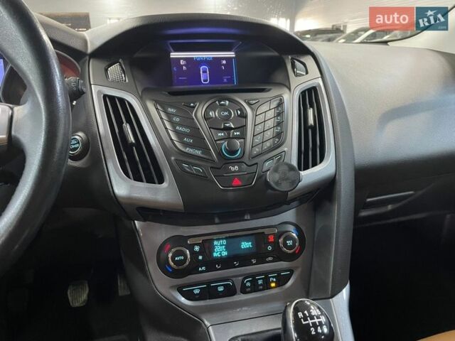 Синій Форд Фокус, об'ємом двигуна 1.6 л та пробігом 229 тис. км за 8900 $, фото 32 на Automoto.ua