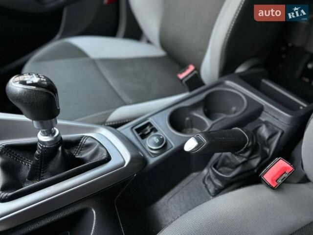 Синий Форд Фокус, объемом двигателя 1.6 л и пробегом 235 тыс. км за 7200 $, фото 36 на Automoto.ua