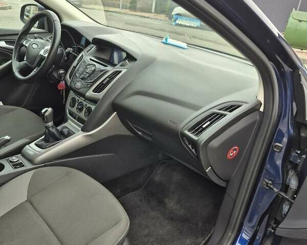 Синий Форд Фокус, объемом двигателя 1.6 л и пробегом 294 тыс. км за 7900 $, фото 10 на Automoto.ua