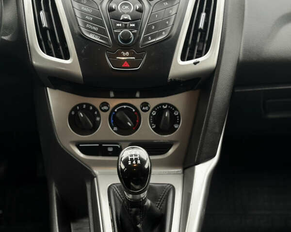 Синій Форд Фокус, об'ємом двигуна 1.6 л та пробігом 280 тис. км за 5899 $, фото 9 на Automoto.ua