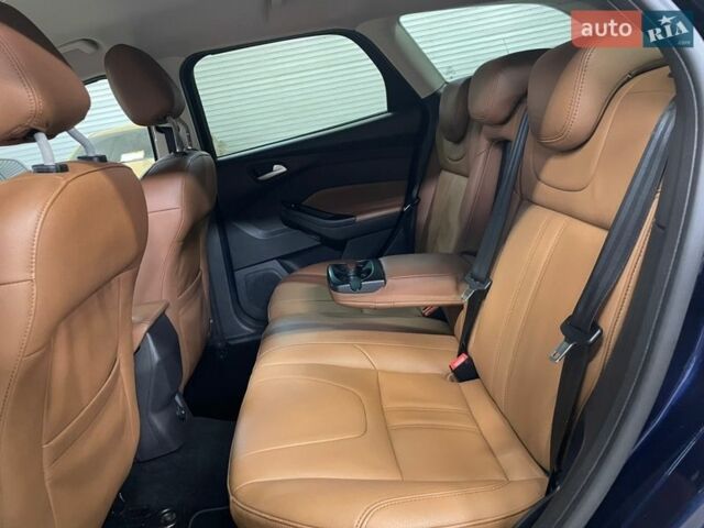 Синій Форд Фокус, об'ємом двигуна 1.6 л та пробігом 229 тис. км за 8900 $, фото 3 на Automoto.ua