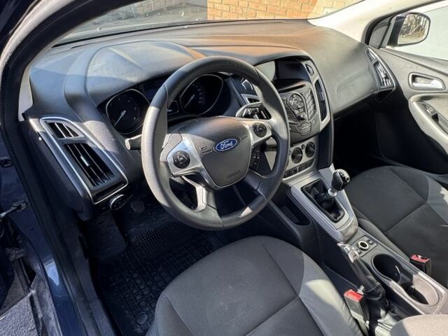 Синий Форд Фокус, объемом двигателя 1.6 л и пробегом 204 тыс. км за 6700 $, фото 5 на Automoto.ua