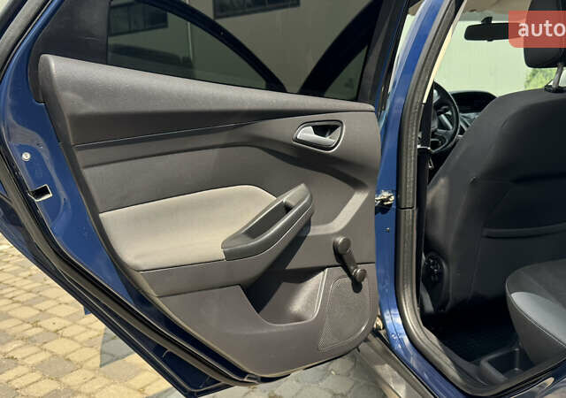 Синій Форд Фокус, об'ємом двигуна 1.6 л та пробігом 236 тис. км за 6450 $, фото 25 на Automoto.ua