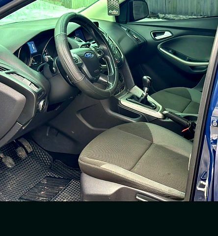 Синий Форд Фокус, объемом двигателя 1.6 л и пробегом 220 тыс. км за 7500 $, фото 5 на Automoto.ua