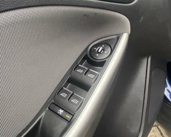 Синий Форд Фокус, объемом двигателя 1.6 л и пробегом 245 тыс. км за 7200 $, фото 25 на Automoto.ua