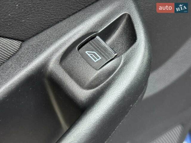 Синий Форд Фокус, объемом двигателя 1.6 л и пробегом 195 тыс. км за 7699 $, фото 63 на Automoto.ua