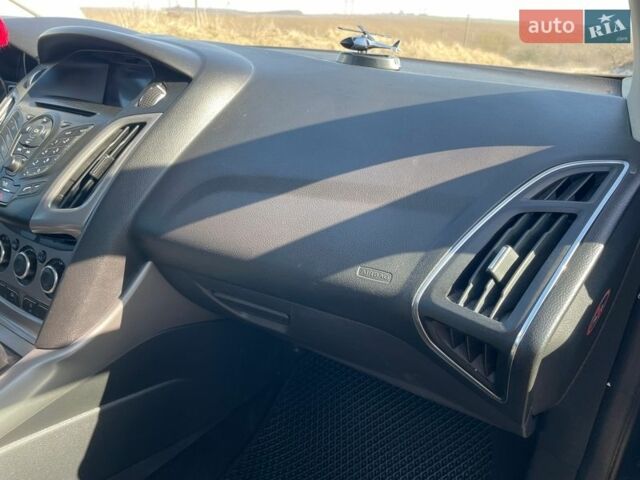 Синий Форд Фокус, объемом двигателя 1.6 л и пробегом 197 тыс. км за 7200 $, фото 3 на Automoto.ua