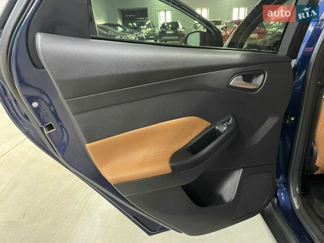 Синій Форд Фокус, об'ємом двигуна 1.6 л та пробігом 229 тис. км за 8900 $, фото 28 на Automoto.ua