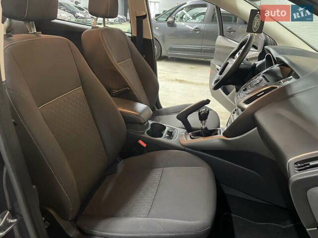 Синій Форд Фокус, об'ємом двигуна 1.6 л та пробігом 217 тис. км за 8350 $, фото 41 на Automoto.ua