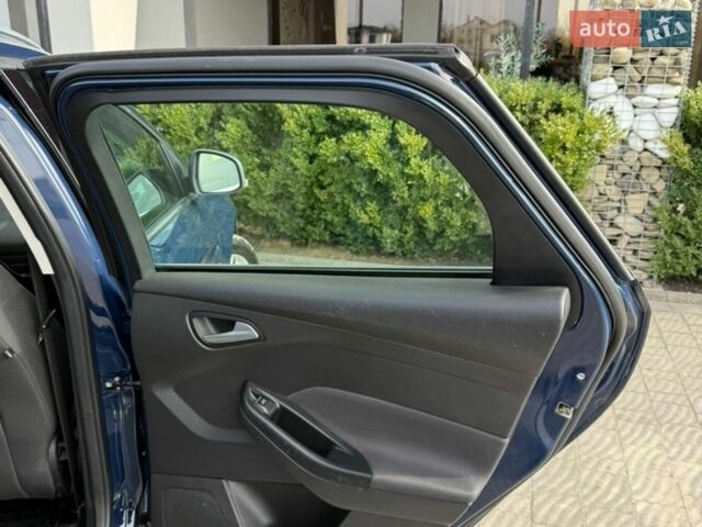 Синій Форд Фокус, об'ємом двигуна 1.6 л та пробігом 228 тис. км за 7999 $, фото 36 на Automoto.ua