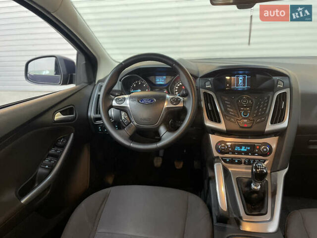 Синій Форд Фокус, об'ємом двигуна 1.6 л та пробігом 217 тис. км за 8350 $, фото 3 на Automoto.ua