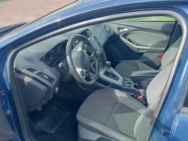 Синий Форд Фокус, объемом двигателя 1.6 л и пробегом 300 тыс. км за 6800 $, фото 5 на Automoto.ua