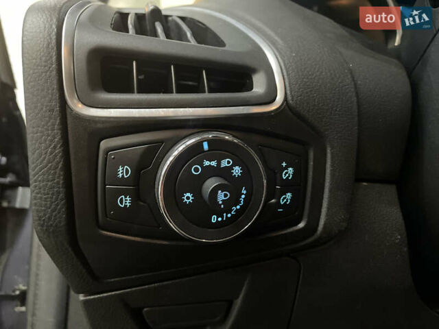 Синій Форд Фокус, об'ємом двигуна 1.6 л та пробігом 217 тис. км за 8350 $, фото 40 на Automoto.ua