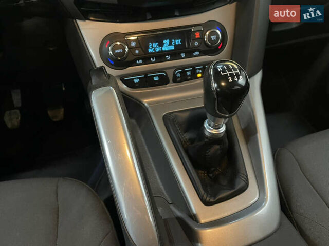 Синій Форд Фокус, об'ємом двигуна 1.6 л та пробігом 217 тис. км за 8350 $, фото 32 на Automoto.ua