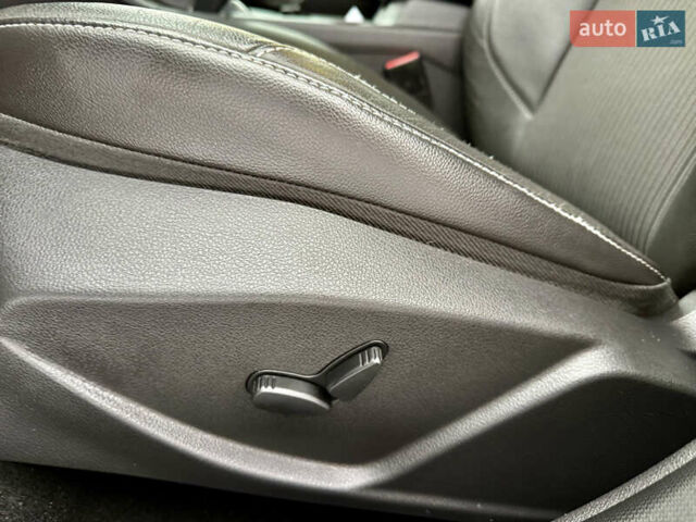 Синій Форд Фокус, об'ємом двигуна 1 л та пробігом 106 тис. км за 5499 $, фото 12 на Automoto.ua