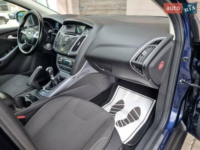 Форд Фокус 2013 в Львове на Automoto.ua Синий Форд Фокус, объемом двигателя 1.6 л и пробегом 223 тыс. км за 8200 $, фото 27 на Automoto.ua