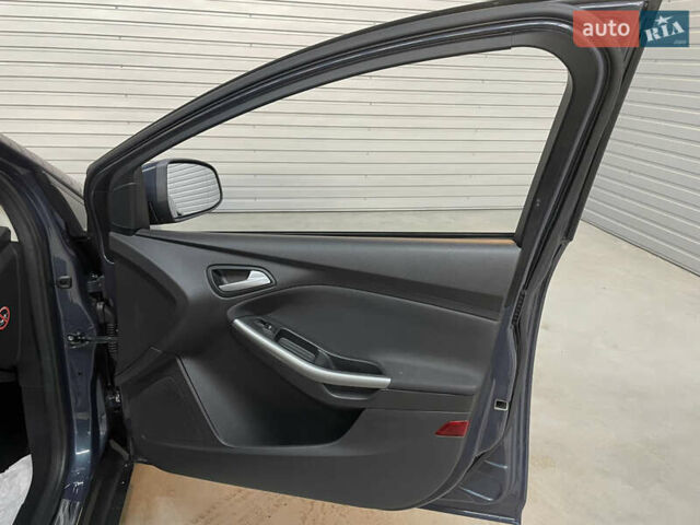 Синій Форд Фокус, об'ємом двигуна 1.6 л та пробігом 217 тис. км за 8350 $, фото 44 на Automoto.ua