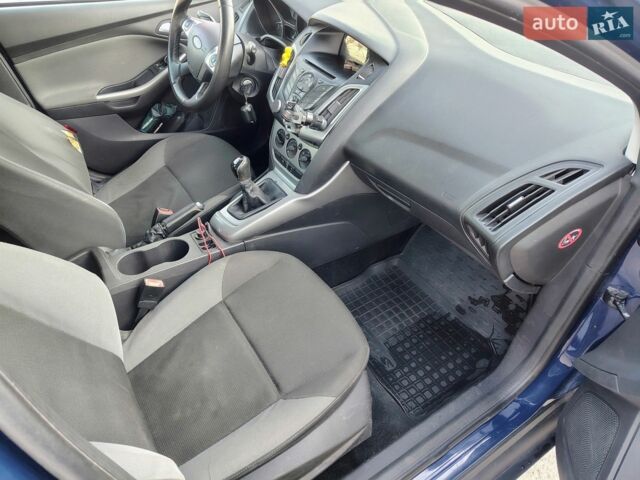 Синій Форд Фокус, об'ємом двигуна 1 л та пробігом 184 тис. км за 5900 $, фото 10 на Automoto.ua