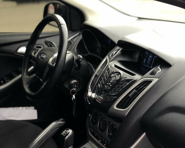 Форд Фокус 2013 у Хмельницькому на Automoto.ua Синій Форд Фокус, об'ємом двигуна 1.56 л та пробігом 318 тис. км за 7250 $, фото 9 на Automoto.ua