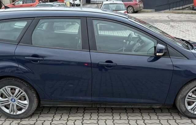 Синій Форд Фокус, об'ємом двигуна 1.6 л та пробігом 208 тис. км за 8350 $, фото 3 на Automoto.ua