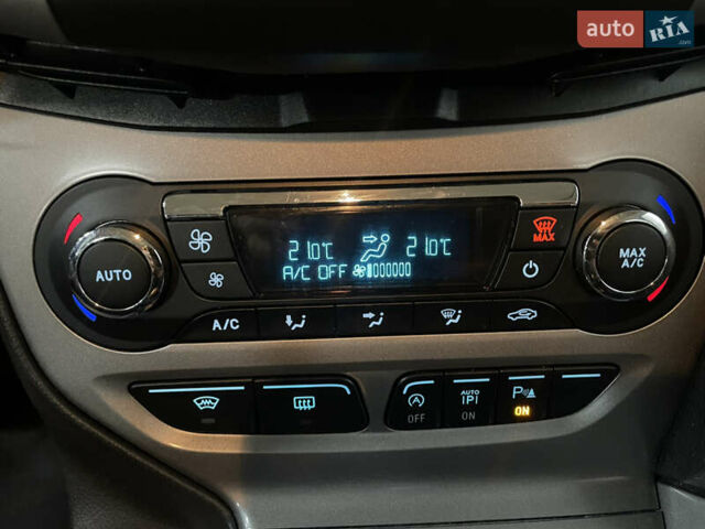 Синій Форд Фокус, об'ємом двигуна 1.6 л та пробігом 217 тис. км за 8350 $, фото 33 на Automoto.ua