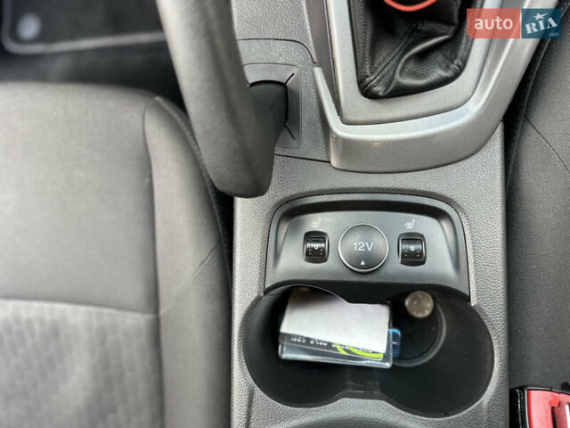 Синій Форд Фокус, об'ємом двигуна 1.6 л та пробігом 146 тис. км за 8830 $, фото 31 на Automoto.ua