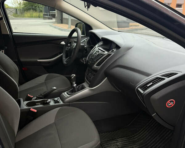 Синій Форд Фокус, об'ємом двигуна 1.6 л та пробігом 285 тис. км за 7250 $, фото 15 на Automoto.ua