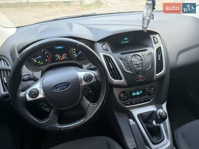 Синий Форд Фокус, объемом двигателя 1 л и пробегом 175 тыс. км за 5600 $, фото 6 на Automoto.ua