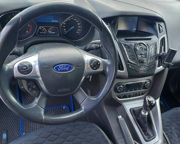 Синий Форд Фокус, объемом двигателя 1.6 л и пробегом 270 тыс. км за 8600 $, фото 11 на Automoto.ua