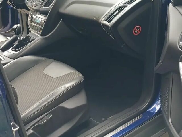 Синій Форд Фокус, об'ємом двигуна 0 л та пробігом 217 тис. км за 8732 $, фото 6 на Automoto.ua