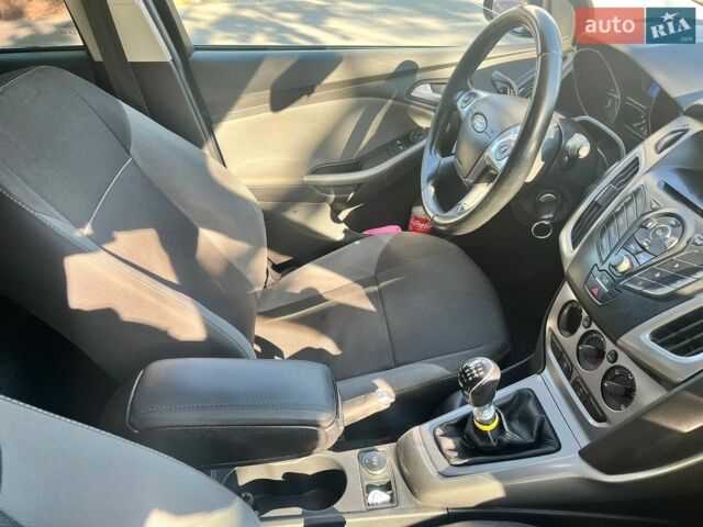 Синий Форд Фокус, объемом двигателя 1.56 л и пробегом 280 тыс. км за 5500 $, фото 13 на Automoto.ua