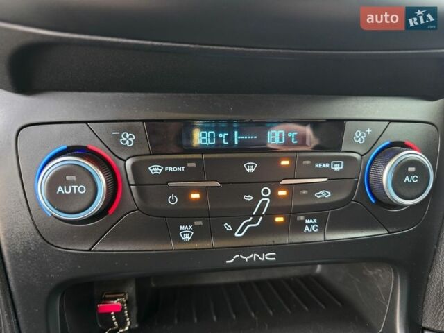 Синий Форд Фокус, объемом двигателя 1.5 л и пробегом 258 тыс. км за 10199 $, фото 74 на Automoto.ua