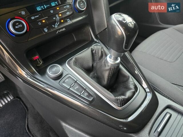 Синий Форд Фокус, объемом двигателя 1.5 л и пробегом 258 тыс. км за 10199 $, фото 67 на Automoto.ua