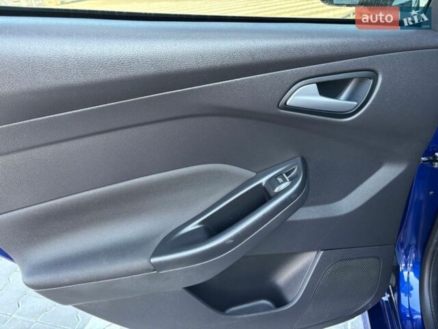 Синій Форд Фокус, об'ємом двигуна 2 л та пробігом 220 тис. км за 10000 $, фото 12 на Automoto.ua