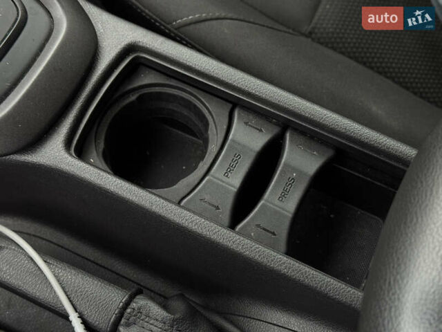 Синий Форд Фокус, объемом двигателя 1.5 л и пробегом 191 тыс. км за 10500 $, фото 28 на Automoto.ua