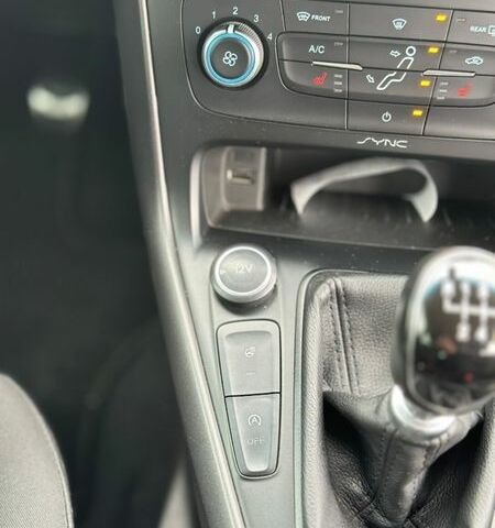 Синій Форд Фокус, об'ємом двигуна 1.5 л та пробігом 210 тис. км за 10300 $, фото 12 на Automoto.ua