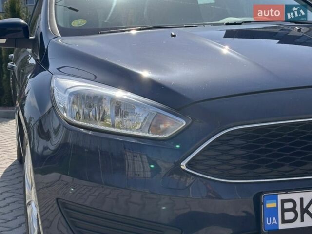 Синий Форд Фокус, объемом двигателя 1.5 л и пробегом 241 тыс. км за 8800 $, фото 7 на Automoto.ua