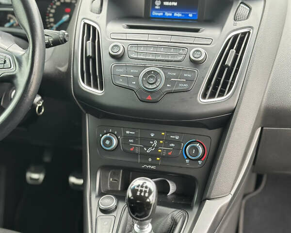 Синий Форд Фокус, объемом двигателя 1.5 л и пробегом 208 тыс. км за 10300 $, фото 10 на Automoto.ua