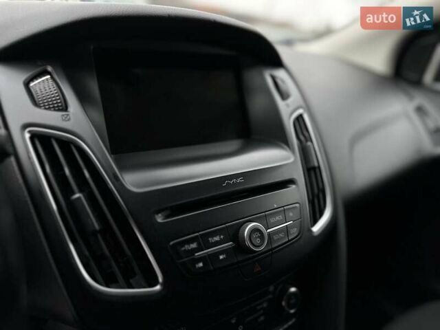 Синий Форд Фокус, объемом двигателя 1.5 л и пробегом 195 тыс. км за 10333 $, фото 14 на Automoto.ua